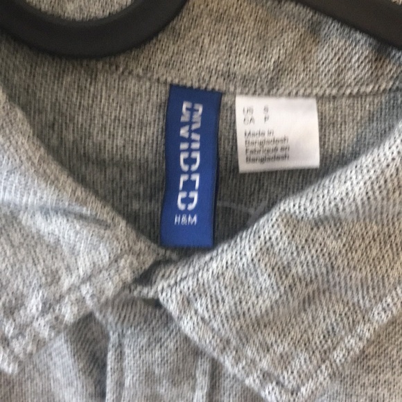 H&M grey button down shirt - Picture 2 of 4
